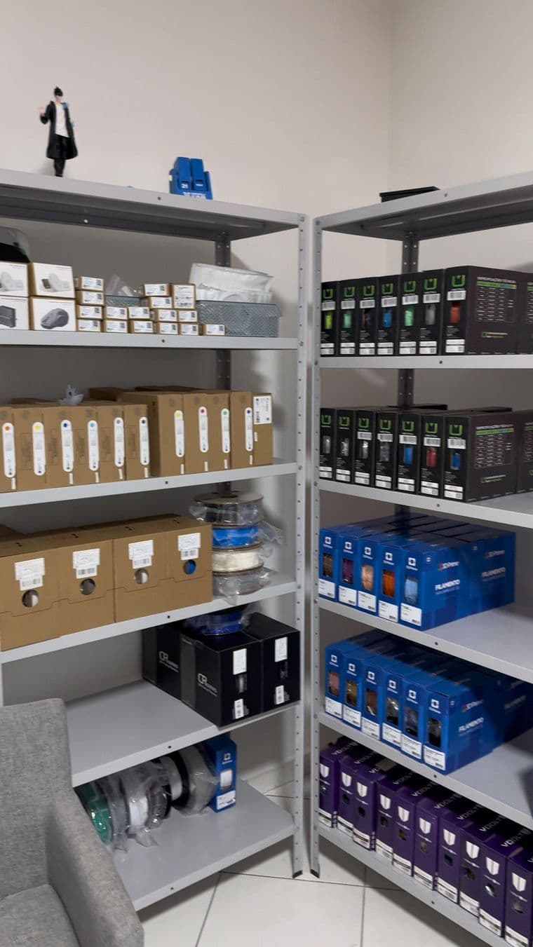 Estoque de filamentos e produtos da ModuLab